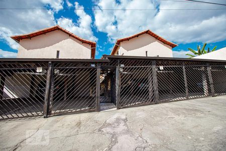 Casa à venda com 75m², 2 quartos e 1 vagaFachada