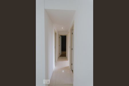 Corredor de apartamento para alugar com 3 quartos, 93m² em Jacarepaguá, Rio de Janeiro