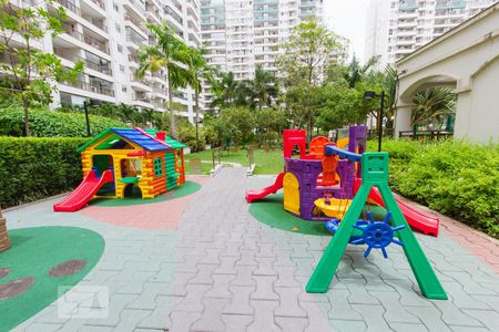 Apartamento para alugar com 93m², 3 quartos e 1 vaga Apartamento para alugar com 93m², 3 quartos e 1 vagaPlayground