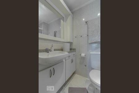 Banheiro suíte de apartamento para alugar com 3 quartos, 66m² em Aclimação, São Paulo