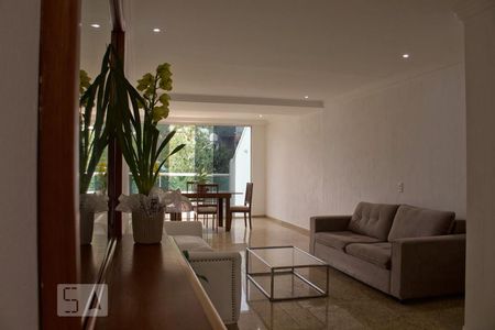 Sala de apartamento para alugar com 3 quartos, 200m² em Barra da Tijuca, Rio de Janeiro