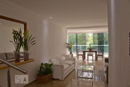 Sala de apartamento para alugar com 3 quartos, 200m² em Barra da Tijuca, Rio de Janeiro