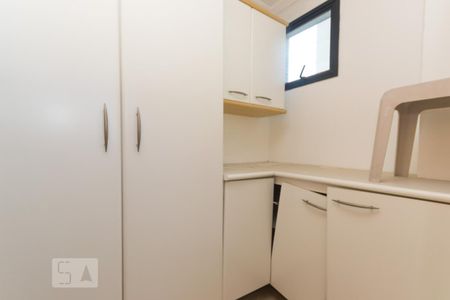 Apartamento à venda com 220m², 3 quartos e 3 vagas Apartamento à venda com 220m², 3 quartos e 3 vagasQuarto de serviço