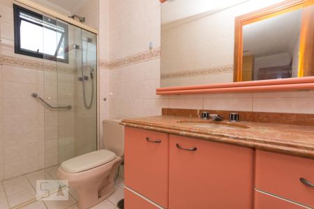 Apartamento à venda com 220m², 3 quartos e 3 vagas Apartamento à venda com 220m², 3 quartos e 3 vagasBanheiro da suíte 1