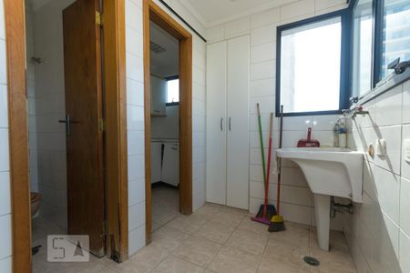 Apartamento à venda com 220m², 3 quartos e 3 vagas Apartamento à venda com 220m², 3 quartos e 3 vagasÁrea de serviço