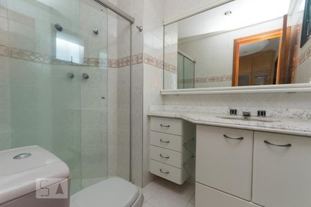 Apartamento à venda com 220m², 3 quartos e 3 vagas Apartamento à venda com 220m², 3 quartos e 3 vagasBanheiro da suíte 2