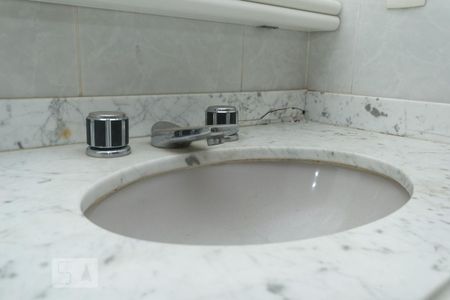 Apartamento à venda com 220m², 3 quartos e 3 vagas Apartamento à venda com 220m², 3 quartos e 3 vagasDetalhe do banheiro da suíte 2