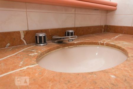 Apartamento à venda com 220m², 3 quartos e 3 vagasDetalhe do banheiro da suíte 1