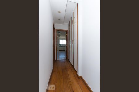 Corredor de apartamento à venda com 3 quartos, 220m² em Mirandópolis, São Paulo