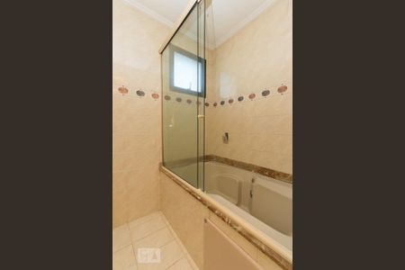 Apartamento à venda com 220m², 3 quartos e 3 vagas Apartamento à venda com 220m², 3 quartos e 3 vagasBanheiro da suíte 3