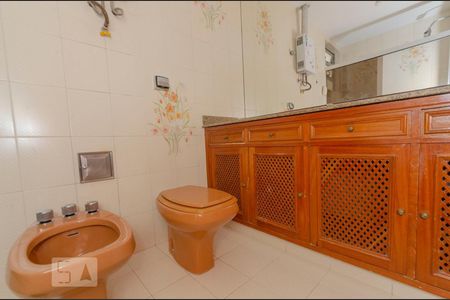 Apartamento para alugar com 250m², 4 quartos e sem vagaBanheiro da Suíte 1