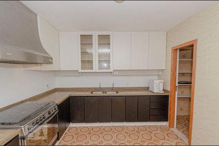 Apartamento para alugar com 250m², 4 quartos e sem vagaCozinha