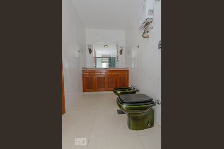 Apartamento para alugar com 250m², 4 quartos e sem vagaBanheiro da Suíte 2