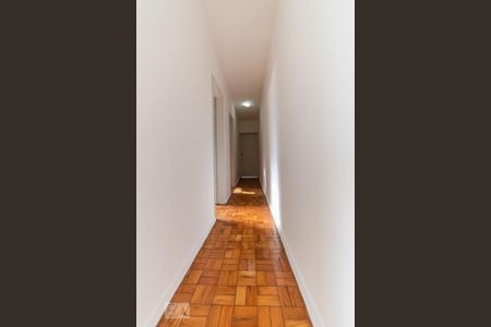 Corredor Dormitórios e Banheiro Social de casa à venda com 3 quartos, 180m² em Vila Madalena, São Paulo