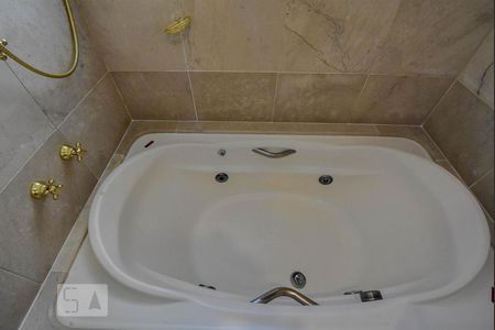 Apartamento para alugar com 370m², 4 quartos e 5 vagasBanheiro Suíte 01