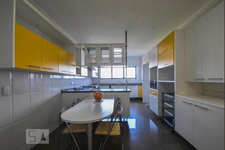 Apartamento para alugar com 370m², 4 quartos e 5 vagasCozinha