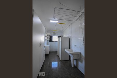 Apartamento para alugar com 370m², 4 quartos e 5 vagasLavanderia