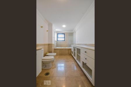 Apartamento para alugar com 370m², 4 quartos e 5 vagasBanheiro Suíte 01