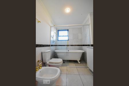 Apartamento para alugar com 370m², 4 quartos e 5 vagasBanheiro Suíte 02