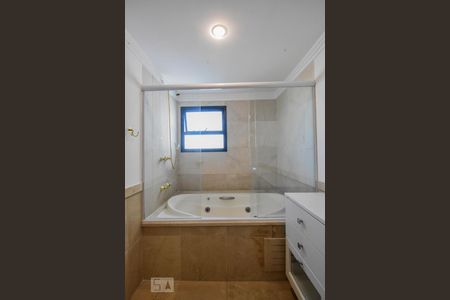 Apartamento para alugar com 370m², 4 quartos e 5 vagasBanheiro Suíte 01