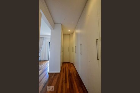 Apartamento para alugar com 370m², 4 quartos e 5 vagasCloset
