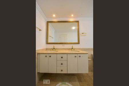 Apartamento para alugar com 370m², 4 quartos e 5 vagasBanheiro Suíte 01