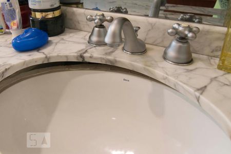 Casa à venda com 540m², 6 quartos e 4 vagasBanheiro Suíte 2