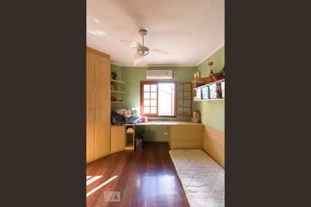 Casa à venda com 540m², 6 quartos e 4 vagasQuarto 