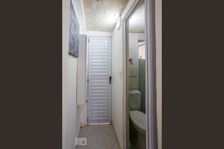 Corredor do Banheiro de kitnet/studio para alugar com 1 quarto, 11m² em Vila Deodoro, São Paulo