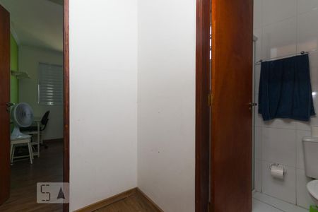 Corredor de casa à venda com 3 quartos, 225m² em Vila Babilônia, São Paulo