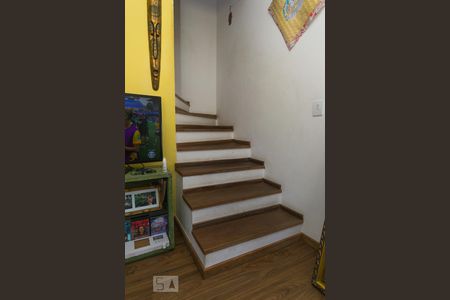 Escada de casa à venda com 3 quartos, 225m² em Vila Babilônia, São Paulo