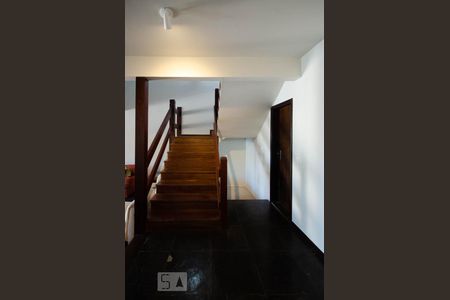 Hall de acesso ao andar superior de casa à venda com 5 quartos, 465m² em Jardim Botânico, Rio de Janeiro