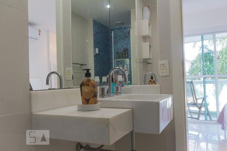 Apartamento à venda com 85m², 2 quartos e 2 vagas Apartamento à venda com 85m², 2 quartos e 2 vagasBanheiro da Suíte