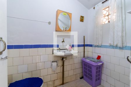 Casa à venda com 155m², 3 quartos e 2 vagasBanheiro casa dos fundos