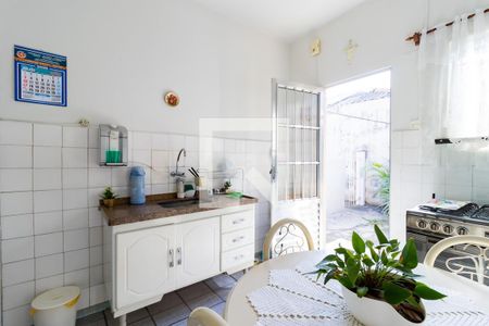 Casa à venda com 155m², 3 quartos e 2 vagasCozinha casa dos fundos