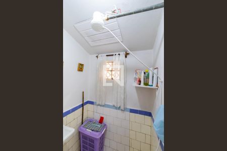 Casa à venda com 155m², 3 quartos e 2 vagasBanheiro casa dos fundos