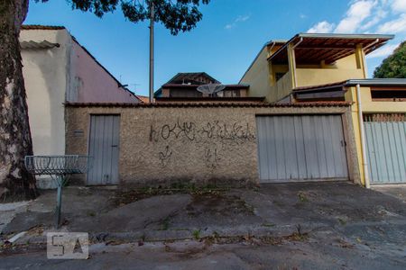 Casa à venda com 56m², 2 quartos e 4 vagasFachada