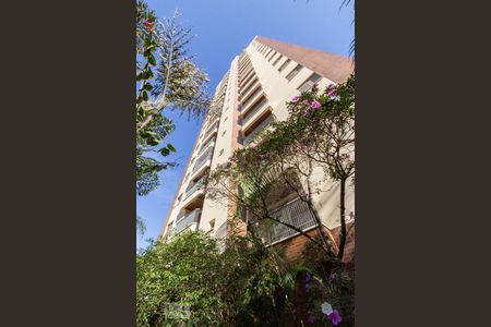 Apartamento para alugar com 42m², 1 quarto e 1 vaga Apartamento para alugar com 42m², 1 quarto e 1 vagaFachada