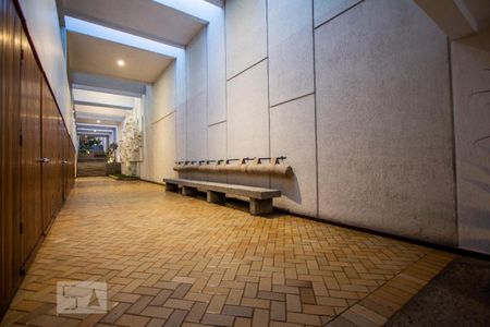 Portaria de apartamento para alugar com 1 quarto, 69m² em Humaitá, Rio de Janeiro