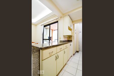 Cozinha de apartamento para alugar com 1 quarto, 72m² em Cambuí, Campinas