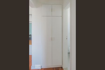 Entrada quarto  de apartamento à venda com 1 quarto, 60m² em Indianópolis, São Paulo