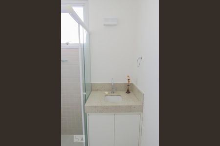 Banheiro  de apartamento à venda com 1 quarto, 60m² em Indianópolis, São Paulo