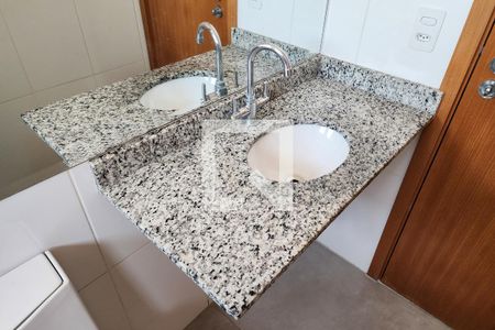 Apartamento à venda com 70m², 3 quartos e 2 vagas Apartamento à venda com 70m², 3 quartos e 2 vagasBanheiro da Suíte