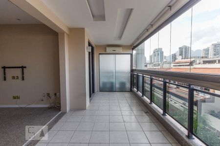 Varanda de apartamento para alugar com 2 quartos, 105m² em Barra da Tijuca, Rio de Janeiro