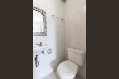 Banheiro de Serviço de apartamento para alugar com 2 quartos, 105m² em Barra da Tijuca, Rio de Janeiro