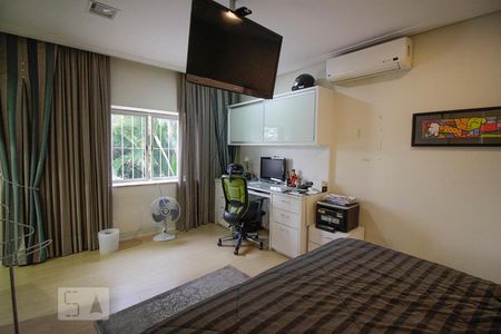 Casa à venda com 500m², 7 quartos e 3 vagas Casa à venda com 500m², 7 quartos e 3 vagasSuíte