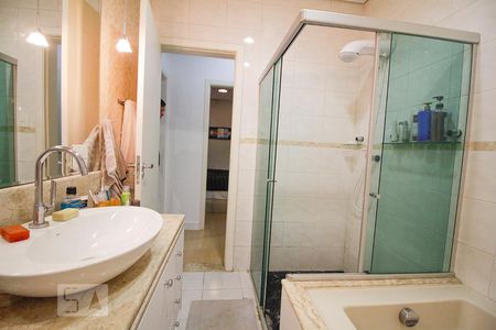 Casa à venda com 500m², 7 quartos e 3 vagas Casa à venda com 500m², 7 quartos e 3 vagasBanheiro da Suíte