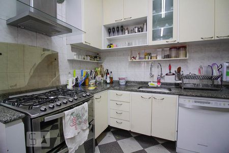 Casa à venda com 500m², 7 quartos e 3 vagas Casa à venda com 500m², 7 quartos e 3 vagasCozinha
