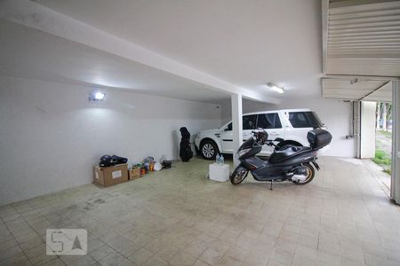Garagem de casa à venda com 7 quartos, 500m² em Alto da Lapa, São Paulo