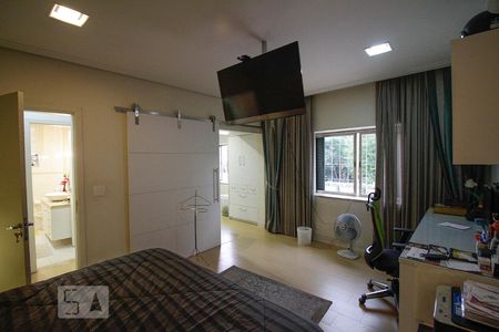 Casa à venda com 500m², 7 quartos e 3 vagas Casa à venda com 500m², 7 quartos e 3 vagasSuíte